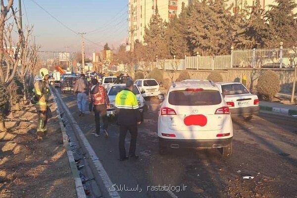 تصادف زنجیره ای ۱۱ خودرو در بزرگراه شهید بابایی تهران